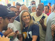 Material de campanha com número 22 atribuído a Celina é encontrado no DF