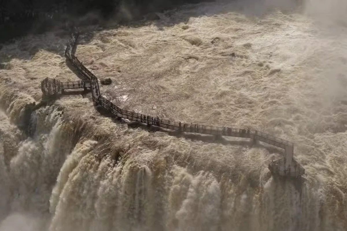 Cataratas do Iguaçu registram vazão quase 8 vezes maior que média histórica