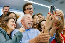 Análise: Lula tenta ganhar espaço nas redes, enquanto Flávio se volta para a política tradicional