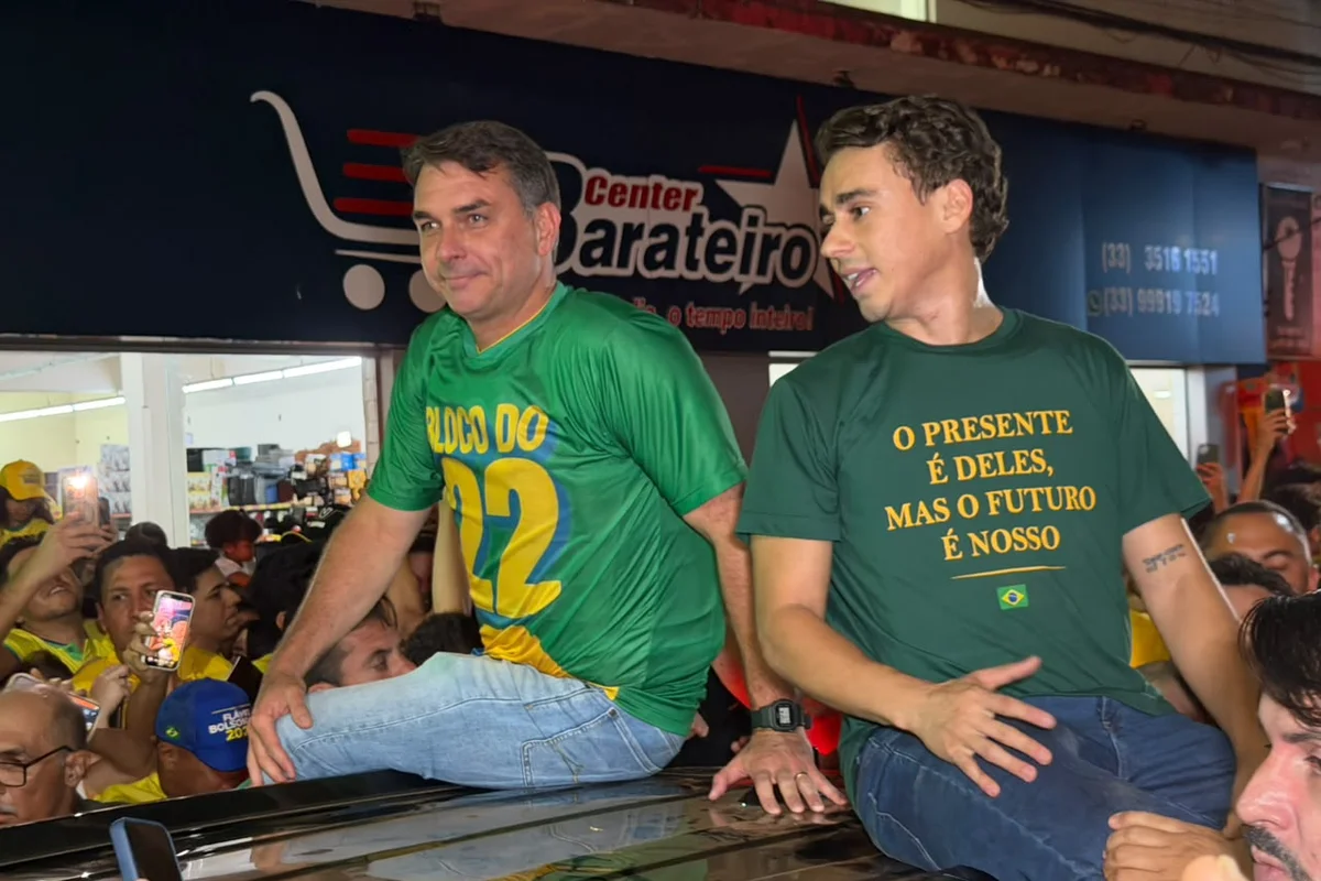 Em MG, Flávio grava mensagem para o pai: “Continuidade ao seu projeto”