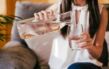 4 thói quen bảo quản nước uống trong nhà cần xem lại