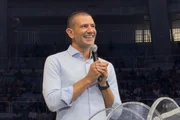 Douglas Ruas durante culto com o candidato à Presidência Flávio Bolsonaro no Rio de Janeiro.