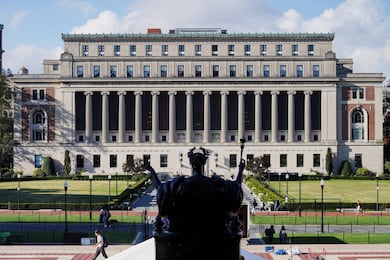 Governo Trump propõe taxa de US$ 70 mil para estudantes estrangeiros trabalharem nos EUA
