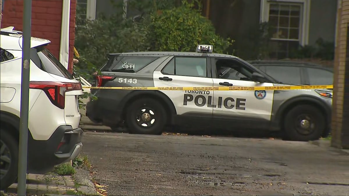 Male seriously injured after stabbing in downtown Toronto, police searching for suspect