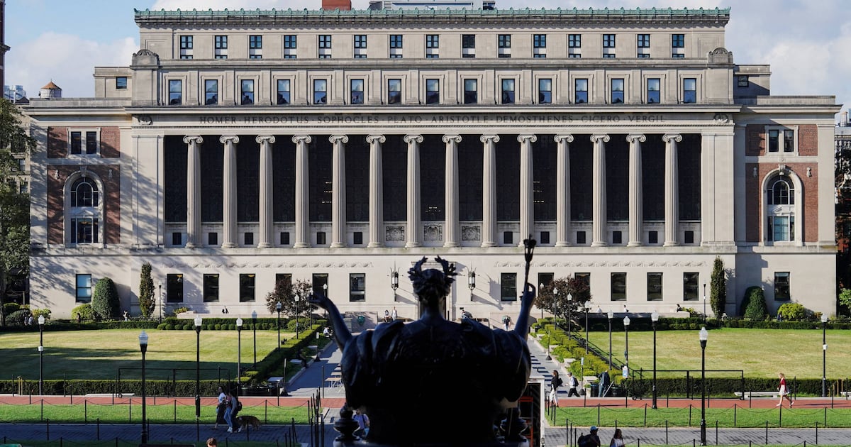 Governo Trump propõe taxa de US$ 70 mil para estudantes estrangeiros trabalharem nos EUA