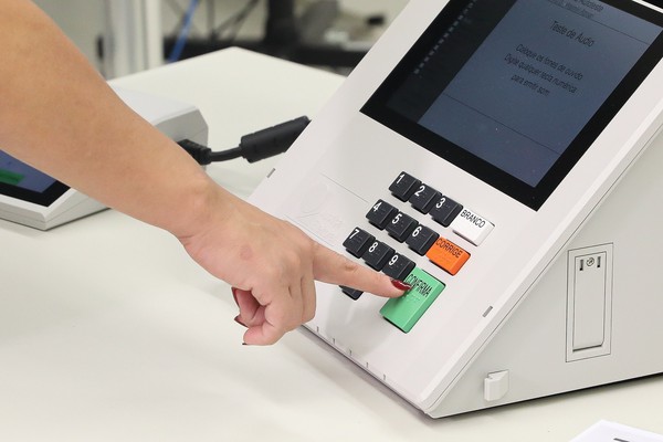 10 atos proibidos no momento de votar na urna eletrônica