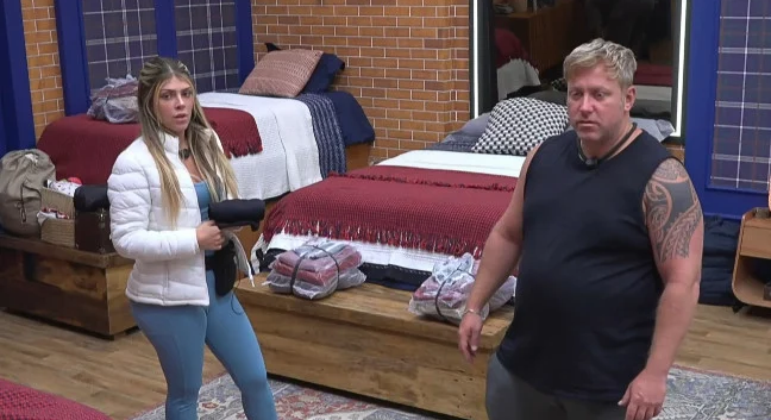 Nova polêmica? Ana Bruna Avila revela fala de Serginho Hondjakoff para peoas: ‘Mulher bonita para olhar’