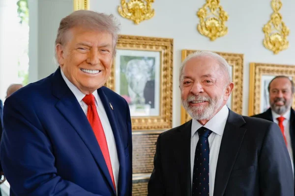 Trump diz que monitora eleição no Brasil, mas evita apoiar Lula ou Flávio - destaque galeria
