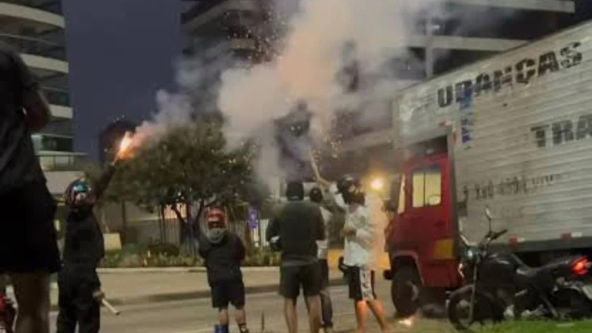 Sul-Americana: torcedores do Vasco fazem foguetório em hotel do Boca Jrs.