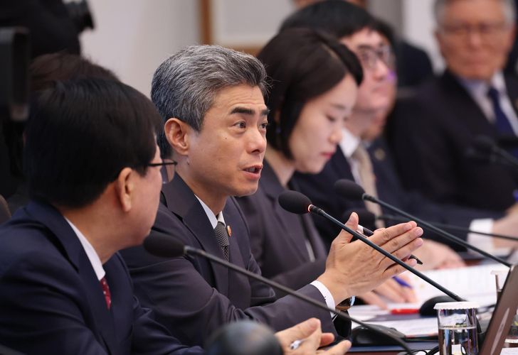 Defense Minister Kang Shin-chul speaks during a Cabinet meeting presided over by President Lee Jae Myung at Cheong Wa Dae in Seoul, Tuesday. Yonhap