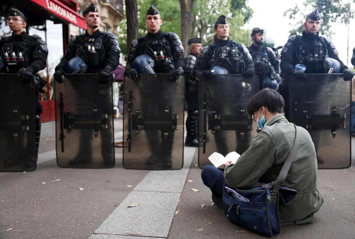 A França vai mobilizar 70.000 policiais no sábado para evitar distúrbios civis