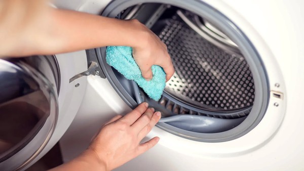 10 dicas para limpar a máquina de lavar e deixar o eletrodoméstico brilhando